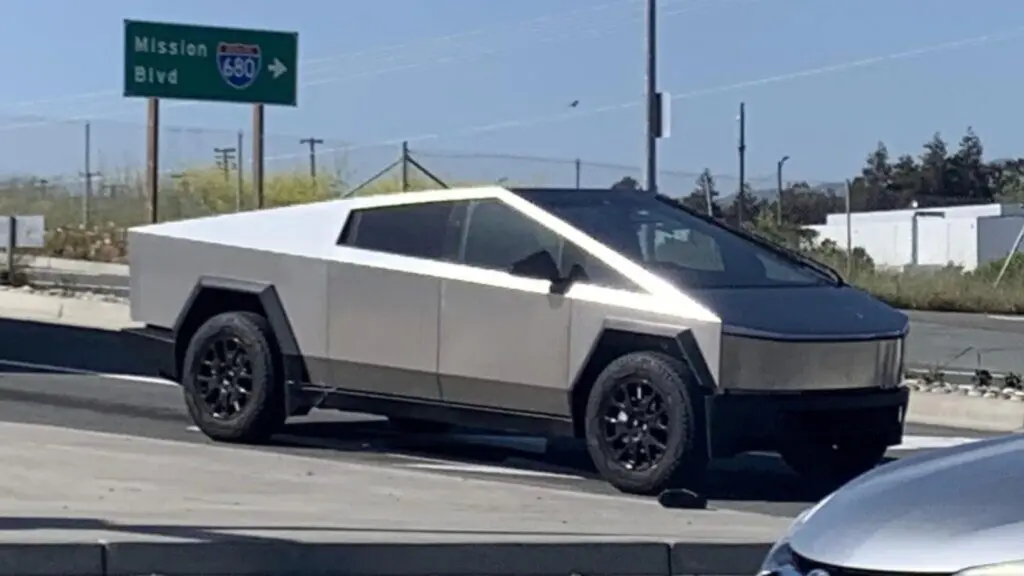 tesla-cybertruck-2023