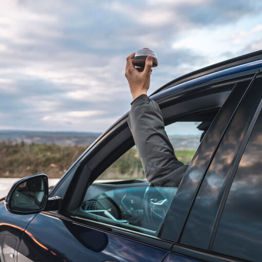 Instalación y uso correcto de la baliza V16 conectada en caso de emergencia