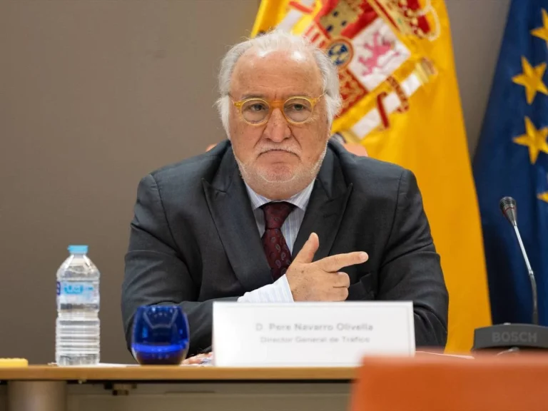 pere-navarro-baliza-v16-conectada-obligatoria